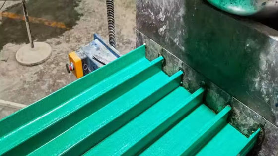 Grp Frp Arcada cubierta de lluvia de fibra de vidrio Perfiles pultrudados para depósito de aguas residuales